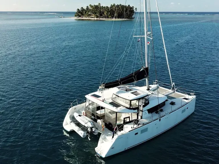 Whitsunday Freedom yacht under motor